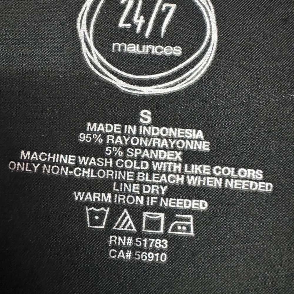 NWT Maurices 24/7 Women's Black Short Sleeve V Neck Shirt Top Size small - Picture 5 of 6